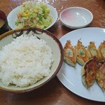 中華料理 春囍 - 料理写真:餃子定食850円