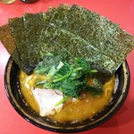 家系総本山 ラーメン 吉村家 - ラーメン670円麺硬め。海苔増し50円（この日は40円）