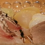 小料理 わみや - 【H28.9.24】 真鯛の昆布締めあぶり。鮪のコンフィ。ホタテの薫製にタコの薫製などなど。塩紫蘇で戴きます♪