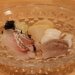 小料理 わみや - 【H28.9.24】 真鯛の昆布締めあぶり。鮪のコンフィ。ホタテの薫製にタコの薫製などなど。塩紫蘇で戴きます♪