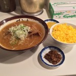 すみれ - ラー博は俺の社員食堂。  平日限定、味噌ラーメソラソチ！  今日は鬼飯を選択。こんな暑い日も、アシアシの味噌ラーメソはイイね！  