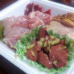 和田かしわ店 - ・鶏刺し盛り合わせ 1050円