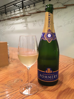 スタンドシャン食 Osaka北新地 Champagne & GYOZA BAR - Pommery Burt Royal