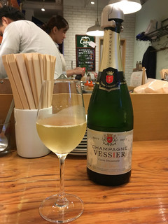スタンドシャン食 Osaka北新地 Champagne & GYOZA BAR - 今日のおすすめシャンパン(VESSIER Cuvee Decouverte)