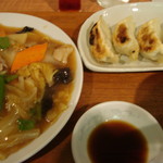 中華料理 東京 五十番 - あんかけ焼きそばと焼餃子