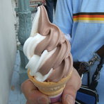 神戸六甲牧場 - チョコミックスソフトクリーム３５０円