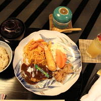 茶寮 一松 - 子供の\5,000ｺｰｽ。これにお刺身や煮物、ﾃﾞｻﾞｰﾄが付きます。
