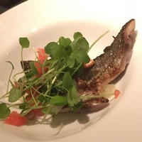 unito - 秋刀魚とグレープフルーツのマリネ　炭の香り