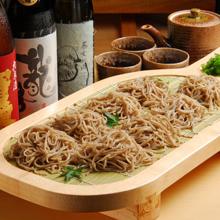 It goes perfectly with alcohol. Our proud “shamoji soba”