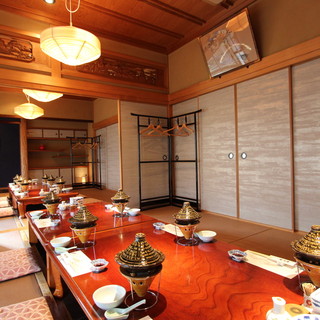 吧台，日式坐席，餐桌等...最多可举办50人宴会