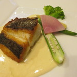 【福岡県産天然スズキのポワレ】