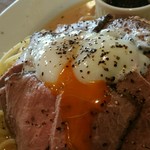 飯田橋 ワインバル 八十郎 - 【ランチ】ローストビーフカルボナーラ：とろ～り半熟卵