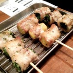 新小屋 - 「野菜串焼き」左から豆みょう、島ニンジン、ニンニクの葉