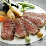 Kurayamizaka Miyashita - 料理長こだわりの逸品です。自家製ソースと彩野菜をお楽しみください。 