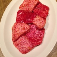 焼肉 ジャンボ はなれ - カルビ
                赤身寄り、霜降りと色々混ざっている