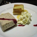 Holiday Inn - デザートの盛り合わせ（チーズケーキとアップルクランベリー）