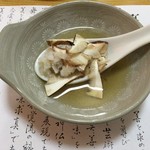 板 石山光一 - 出汁で熱を加えた後の徳島県天然ハモ + 岩手県松茸