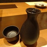 湘南茅ヶ崎 道 - 七本槍・純米大吟醸 ”渡船” 480円（敢えて隠してますが、「松竹梅・豪快」の徳利に入ってます）