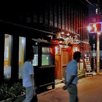 Kaisen Izakaya Seiryoumaru - 入り口の赤提灯が目立ちます（２０１６年９月）