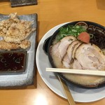 Hakata Nagahama Ramen Yumekaidou - 今夜は、駅近くの「博多長浜らーめん　夢街道  橿原神宮前店」で 。 2016/09/27
                        
                        
                        特製らーめんバリカタにミニ唐揚げ1,360円。
                        激辛キクラゲ、明太子で豚骨スープが逆にまろやかになる。
                        新発見。
                        あっそうか、豚骨スープに辛子高菜が合うのも同じ理由か。今さらながら、納得。
                        ここの唐揚げは、美味しい。
                        
                        
                        ご馳走様。
                        
                        
                        
                        
                         博多長浜らーめん　夢街道  橿原神宮前店 
                        0744-29-0