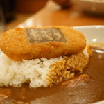炭火焼肉たむらのお肉が入ったカレー屋さん - メンチカツカレー (¥950)