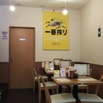 元住吉鶏唐揚専賣店 - 2016.09.27撮影
            店内テーブル席