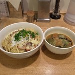カーザ ルカ - ラー博は俺の社員食堂。  カルボナーラ風つけ麺、大盛り！  