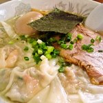 塩雲呑麺「あっぷ図」ぷりぷり海老がたまりません♡