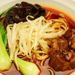 牛肉の醤油煮込みの激辛麺