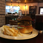 オールドニューダイナー - 「チリチーズバーガー（ランチはドリンク付き ＋コーラ） 1,500円。」