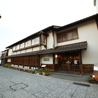 廣島代表的酒廠。賀茂鶴日本酒餐廳。