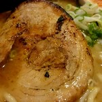 麺屋 一本気 - 大振りの炙りチャーシュー。柔らかく煮込まれ絶品♪