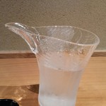 玉笑 - 冷水のピッチャー。
