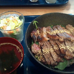 ど根性ホルモン - 2013年8月　サーロインステーキ丼（肉ダブルで）