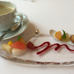 シェムラブルリス - ランチコース〜リーフに乗った小さなデザートとコーヒー〜