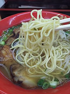 九州宮崎ラーメン響 - 麺は細麺