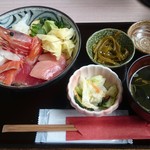 お食事処 すずきや - 季変わり海鮮丼 1580円