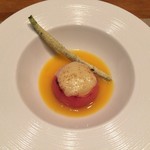 桃太郎トマトの向日葵見立てです。