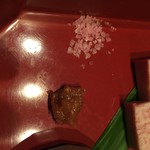 合歓のはな - お肉は塩と味噌をつけて頂きます。