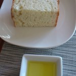 SIZZLE - 良い組み合わせのパン＆オリーブオイル