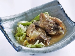 h Izakaya Hokorashiya - 豚骨の味噌煮（680円）