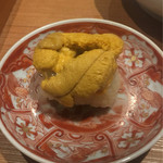 日本料理 晴山 - 鮑の肝焼きに入れる雲丹と下に鮑の肝で炊いたごはん。