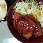 Mendokoro Sarashina - ハムカツにソース、冷や奴に醤油