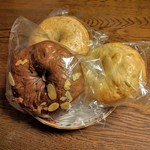 今回購入したベーグル（チョコピーナッツ・ずんだ・ライ麦）