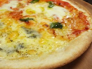 Osteria CASA MIA - 内子町　國分さんモッツァレラチーズのマルゲリータ