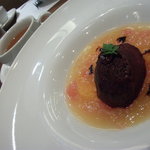 IL PINOLO LEVITA - カシスのジェラートと柑橘類のジュレ