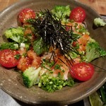 Hokkori - お野菜たっぷり！サーモンアボガド丼！