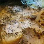 初代麺屋とのさき - 粗挽きコショウとダシの相性ピッタリ