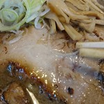 初代麺屋とのさき - 大きなチャーシュー  