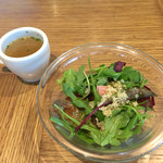 ル バー ラ ヴァン サンカンドゥ アザブ トウキョウ 横浜ベイクォーター店 - ランチのサラダとスープ。